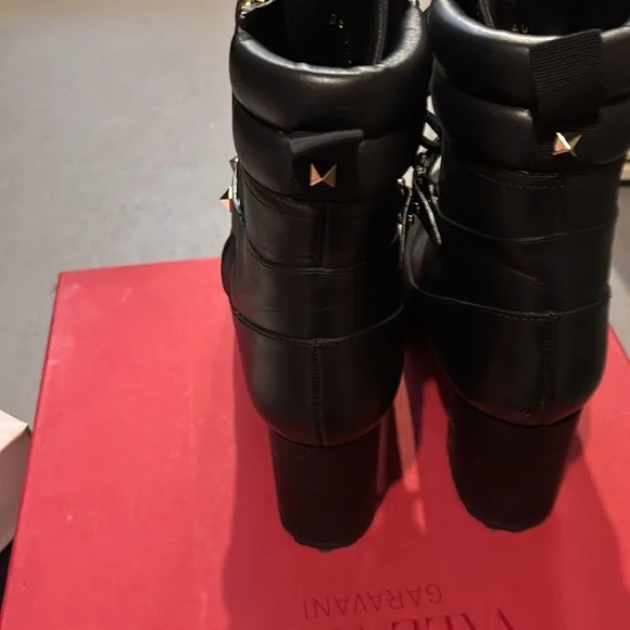 Valentino black combat boots. Size 40. - Picture 5 of 8